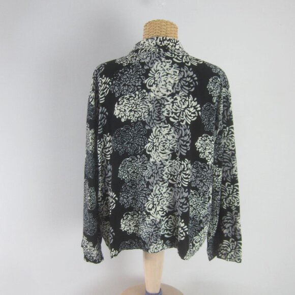 Very Vineyard Womens M / L Blue Gray Abstract Tropical Print Rayon Cropped Shirt - Picture 4 of 7